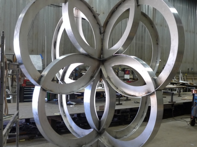 Oconomowoc, WI Sculpture fabricated and installed by Duwe Metal Products